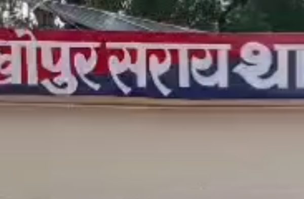 जमीन बेचने के नाम पर लिया 24 लाख, वापस नही करने पर पुलिस ने घर किया कुर्क